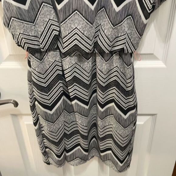 𝅺CITY triangles elastic waist dress Small - Picture 5 of 8